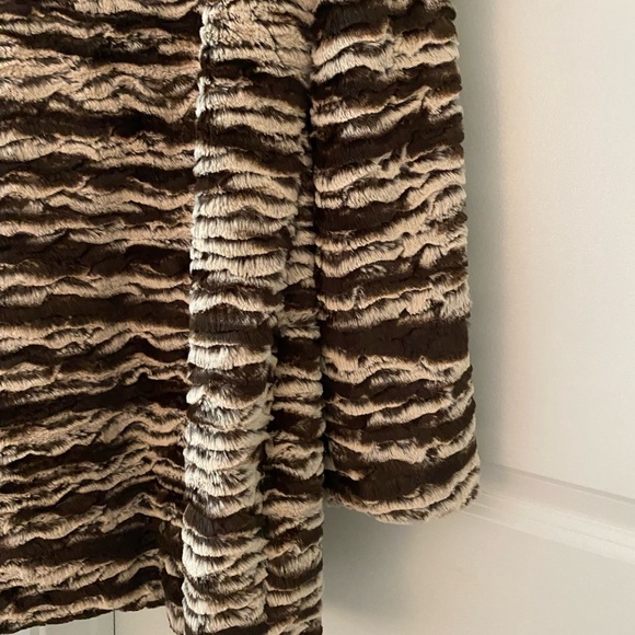 Pre-owned Adrienne Landau Faux Fur Brown Coat/Jacket, size M - Picture 8 of 15
